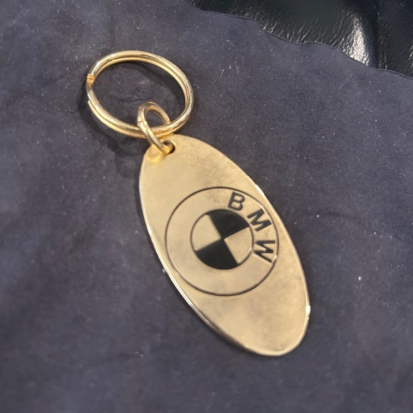 BMW Oval Gold Keyring - Picture 3 of 5